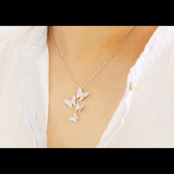 🌺 STERLING SILVER (925) ZIRCON BUTTERFLY NECKLACE - Picture 7 of 8